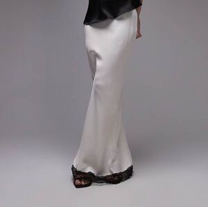 BRAND NEW Topshop satin bias cut maxi skirt in ivory with black lace (size 2)